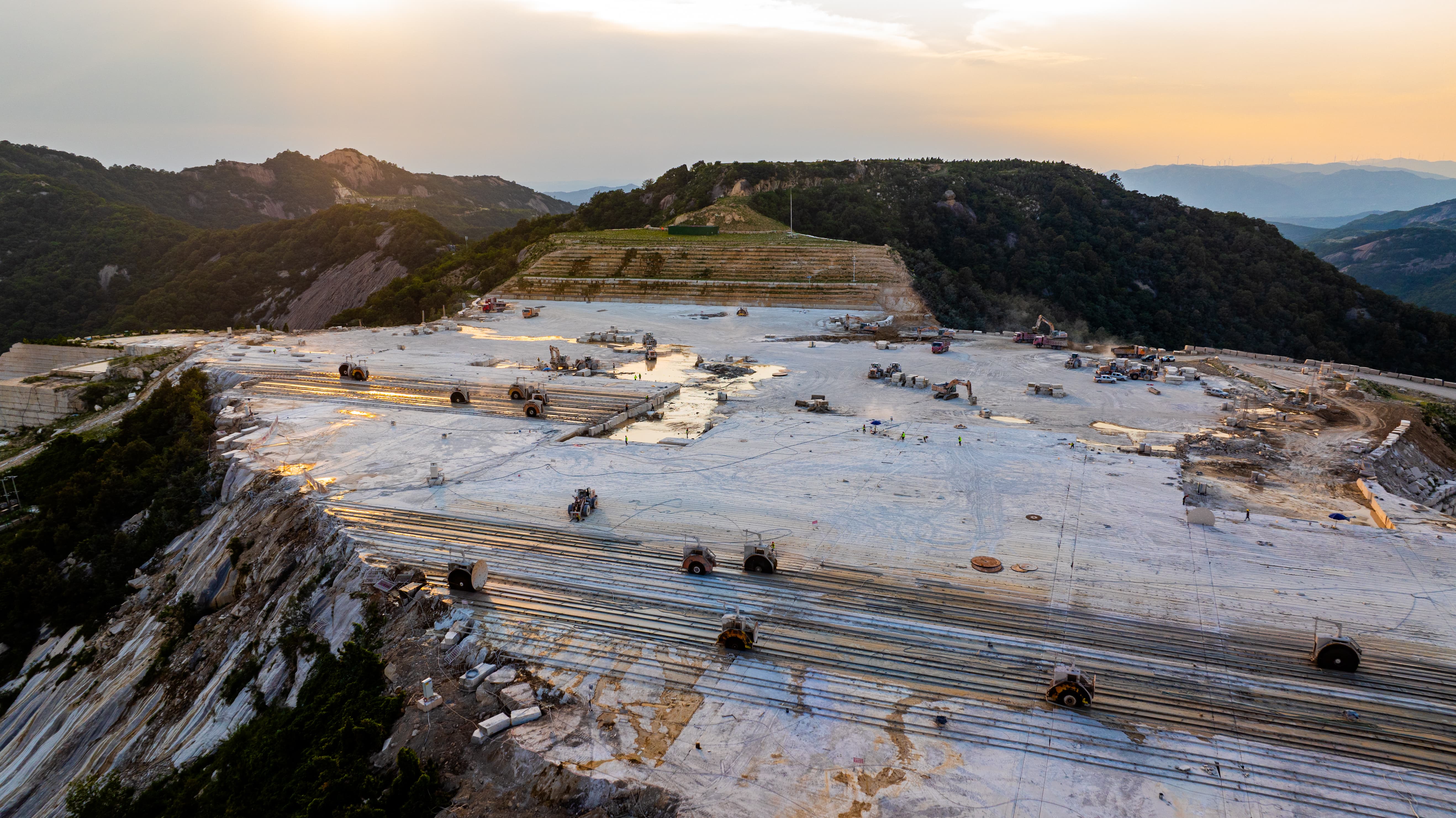 “矿山猛将”XE380GK助力随县白麻矿开采